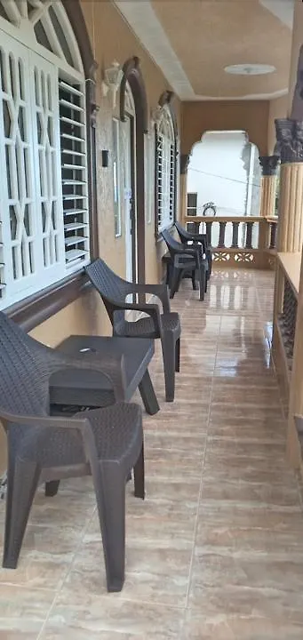 *** Pensjonat Cambridge Mi Casa Ur Casa With Pool And Beach Access Runaway Bay Jamajka